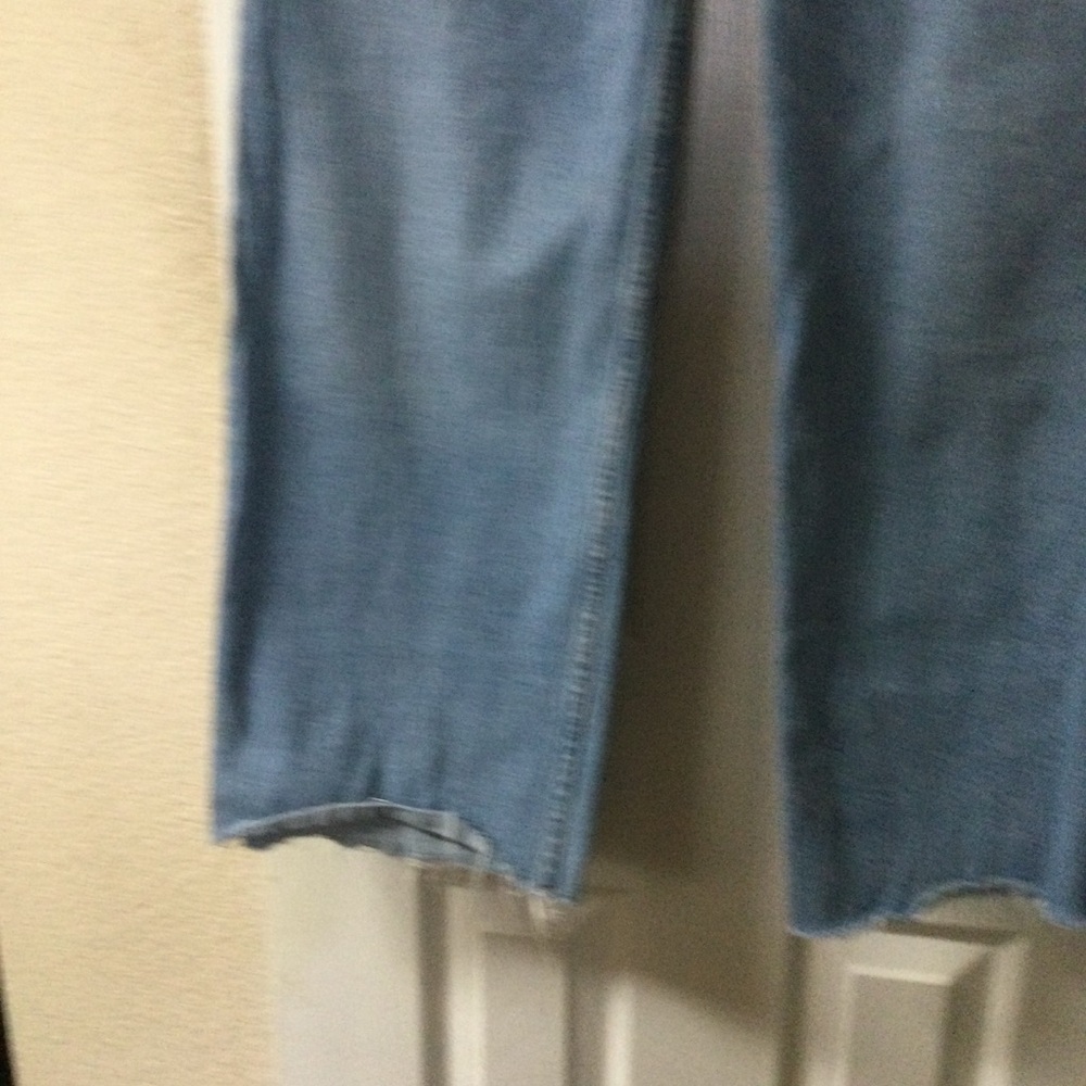 Abercrombie & Fitch The 90’s Relaxed Jean High Rise Light Wash Denim Size 31” - Picture 5 of 11